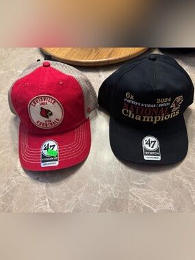 2 men’s hats
